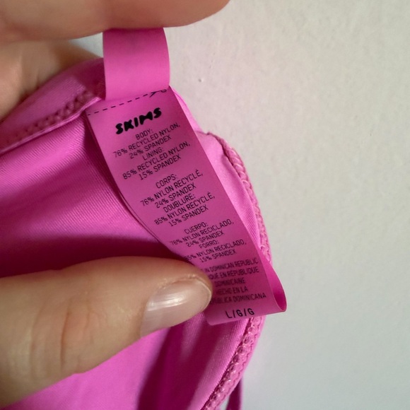 SKIMS Neon Orchid Pink Swim Adjustable Triangle Bikini Top size Large EUC - Picture 9 of 9